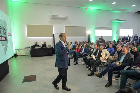 Santa Catarina Levada a Sério governador conversa os 15 prefeitos