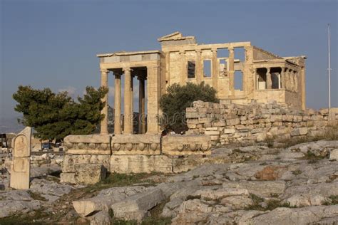 Pórtico De La Cariátide Del Erechtheion En La Acrópolis En Atenas El