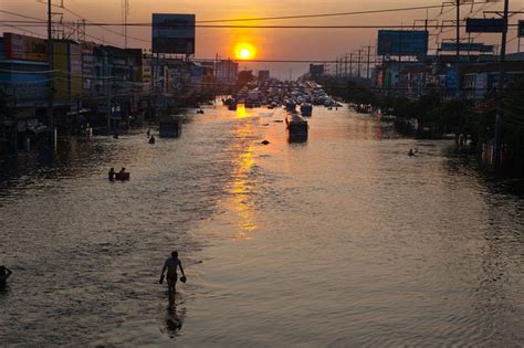 Thailand 2011 Floods Photo Series - Page 3