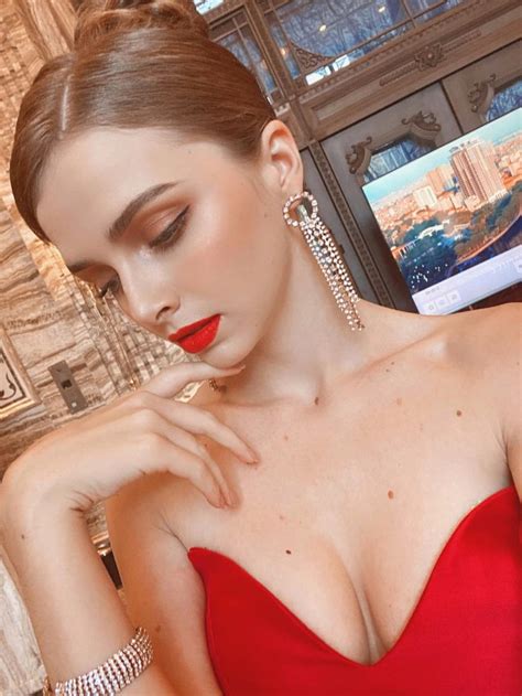 Hot Girl Ukraine Ang G Y S T S I Th Nh D Ng Nu T M T Xinh C Ng Tranh V Ng I P