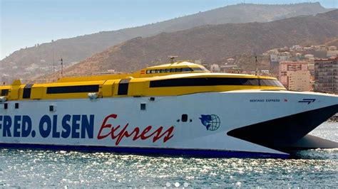 Tres Heridas Leves Al Chocar Un Ferry Contra Un Muelle En Lanzarote