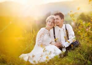 Wedding couple enjoying romantic moments — Stock Photo © halfpoint ...