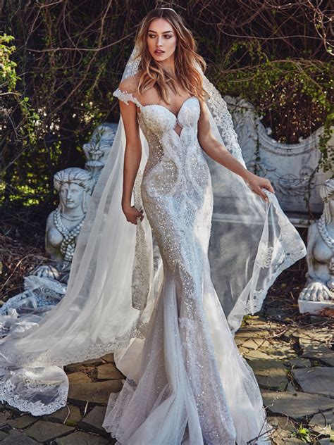 20 Sexy But Classy Wedding Dresses That Will Take His Breath Away