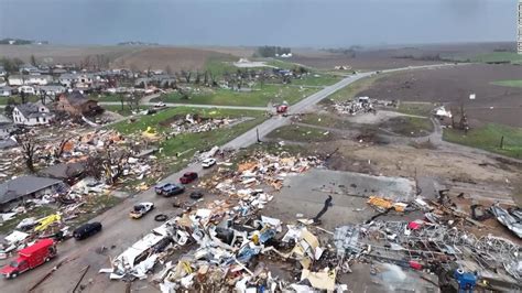 Mira las impresionantes imágenes y los daños que dejaron los tornados