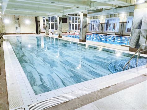 Абонемент в бассейн — подарок родным и близким