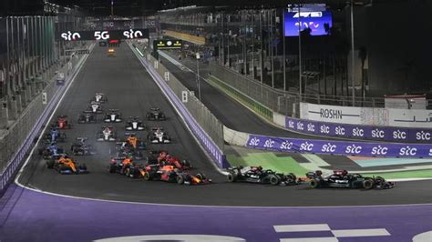 Hasil F1 Arab Saudi Lewis Hamilton Kalahkan Max Verstappen Perburuan