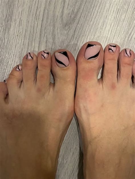 Pin By Nails On Shades Of Nude Simple Toe Nails Acrylic Toe Nails Retro Nails