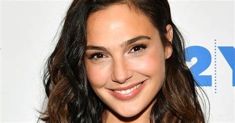 Gal Gadot Sings John Lennons Imagine With Other Stars In Video