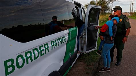 Lali Espósito muy sexy en bikini en las playas de Uruguay Infobae