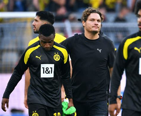 Borussia Dortmund Zoff Mit Moukoko Terzic Spricht Klartext Derwesten De