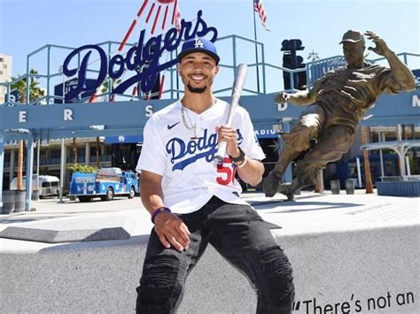 Mookie Betts Bio, Age, Height, Parents, Wife, Net Worth