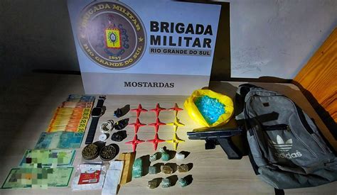 BM Prende Homem Foragido Apreende Drogas Simulacro E Motocicleta