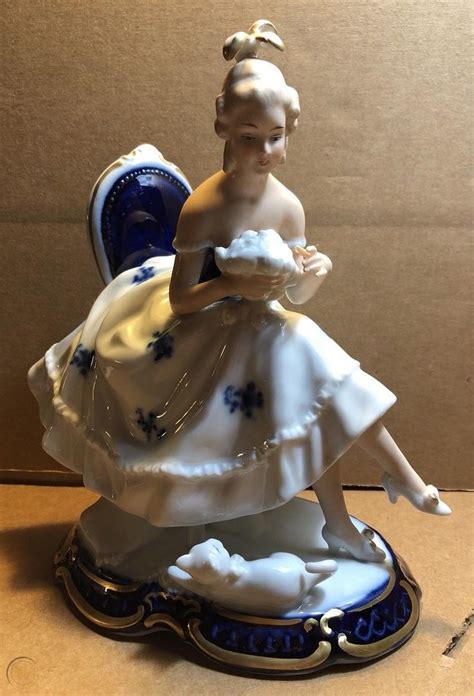 Vintage Wallendorf Germany Porcelain Sitting Lady Figure With Cat