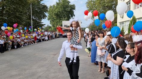 ДЕНЬ ЗНАНИЙ - ДОЧЕНЬКА В ПЕРВЫЙ КЛАСС ИДЁТ - ВИТЯЗЕВО 3 школа ...