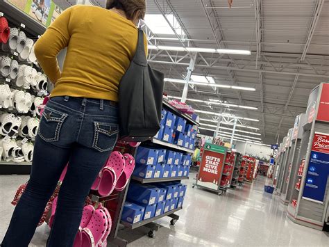 Older Mexican Milf VTL Nice Ass Big Tits Tight Jeans Forum