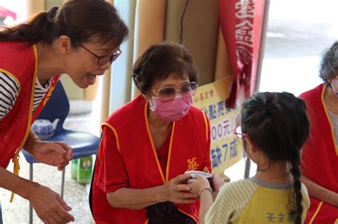 若石幼童伴華山獨老過祖父母節 中華日報中華新聞雲