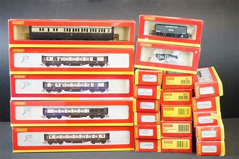 Boxed Hornby Oo Gauge Items Of Rolling Stock To Include R A