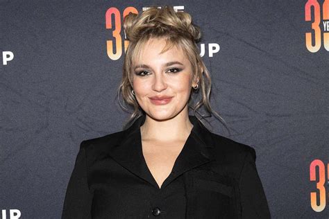 Tim McGraw and Faith Hill's Daughter Gracie Reveals She Identifies as ...