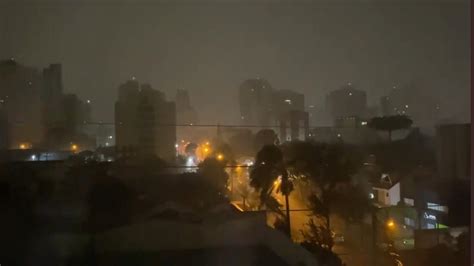 Tempestade Atinge Curitiba Durante A Madrugada E Ventos Fortes Causam