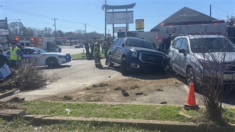 Injuries Reported Following Major Crash At Intersection Of S Broadway