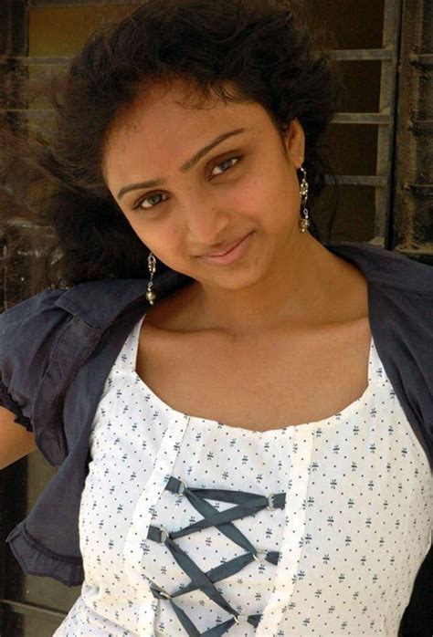 Desi Actress Pictures Anagarigam Waheeda Babylona HOT Photos