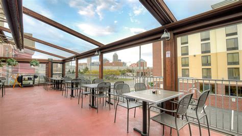 Best Downtown Indianapolis restaurants with outdoor seating