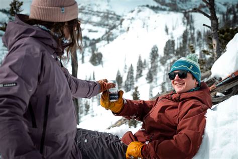 What Is Après Ski? Everything You Need To Know - Powder