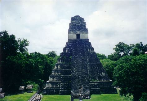 Pin de Kasidah en Tikal