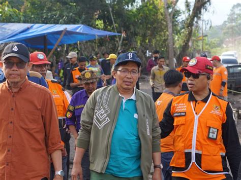 Kemenag BAZNAS Dan LAZ Serahkan Bantuan Untuk Korban Banjir Bandang