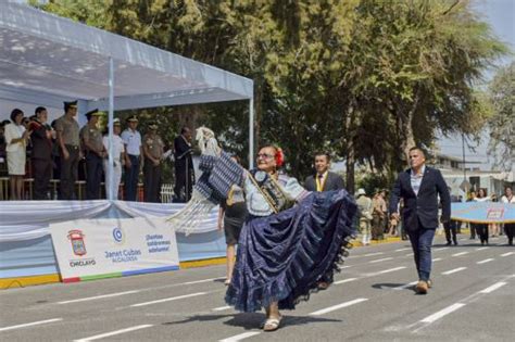 Tradicional Paseo De La Bandera Y Desfile C Vico Militar Por