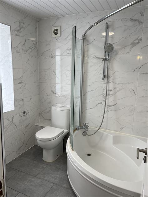 Impressive ground floor studio flat available to rent( including all