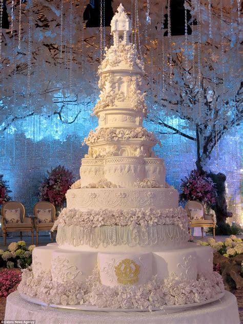 Are These The Most Elaborate Wedding Cakes Of All Time Daily Mail Online