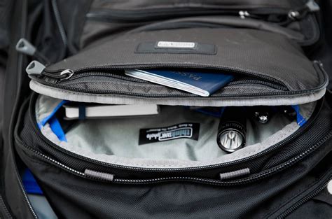 Review ThinkTank Naked Shape Shifter V Backpack Light And Matter