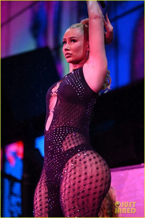 Iggy Azalea Lights Up The Stage At Late Night Show In Vegas Photo