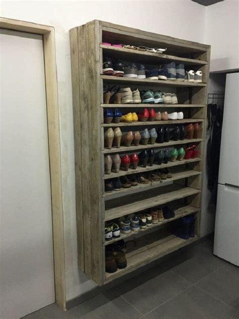 Маленькая гардеробная комната