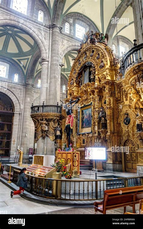 Mexico City cathedral interior Stock Photo - Alamy