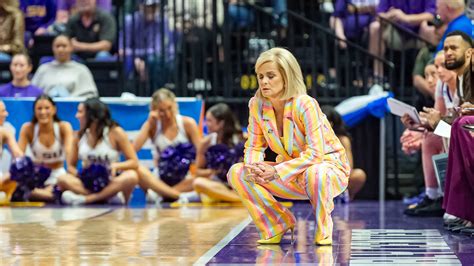 Kim Mulkey outfit: What LSU coach wore vs Rice in NCAA Women's, lsu ...