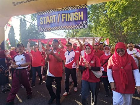 Bupati Sumenep Lepas Kirab Bendera Merah Putih Dan Jalan Jalan