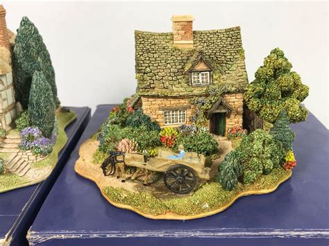 4 Lilliput Lane Cottages With Boxes