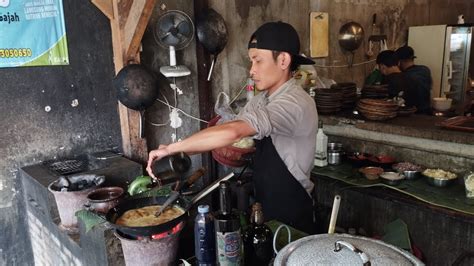 Warung Mundu Spesial Tongseng Dan Sate Gajah Youtube