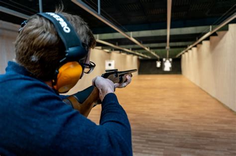 Strzelanie Na Strzelnicy Z Instruktorem W Warszawie Prezentmarze