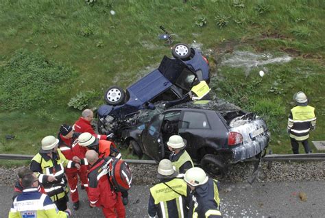 Spektakul Rer Unfall Autos Berschlagen Sich Auf Der Autobahn