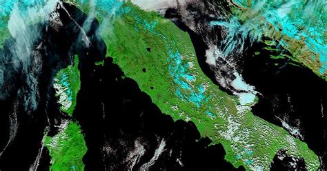 Veleggiando Nell Infinito La Neve Degli Appennini Vista Dai Satelliti NASA