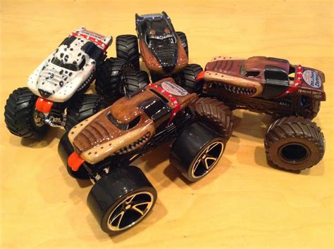 JULIAN S HOT WHEELS BLOG Monster Mutt Rottweiler Monster Jam Track New Look For 2014