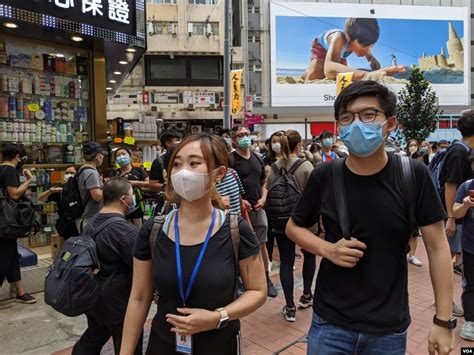 圖片集 香港數以萬計市民遊行反對港版中國國安法台港青年呼籲台灣庇護機制中國富人避開香港到別處保存資產＠ 諸緣來去何增減？笑擁斜陽照