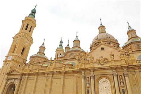 Premium Photo | Cathedral basilica of our lady of the pillar, zaragoza ...