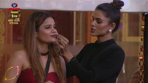 Bigg Boss 16 Promo Clearance Sale Task Priyanka Ne Archana Ko Tina Ne