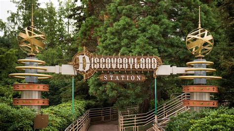 Disneyland Railroad Discoveryland Station Attraction Et Parc