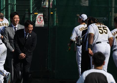 【野球】阪神・ミエセス キャンプでにじむ謙虚さ、真面目さ 侍j・井端監督にお辞儀＆子どもにアイブラック 覚醒の原動力になるか インサイド デイリースポーツ Online