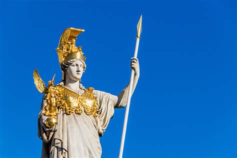 Patung Athena Dewi Kebijaksanaan Yunani Di Luar Gedung Parlemen Austria